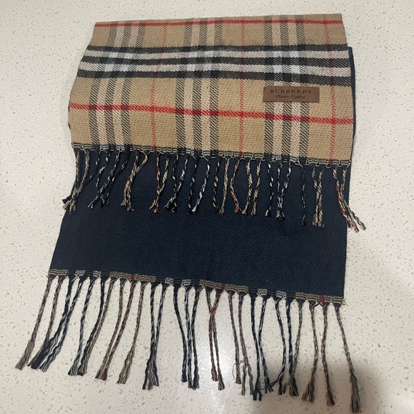 BURBERRY Reversible Cashmere Scarf - Picture 8 of 13
